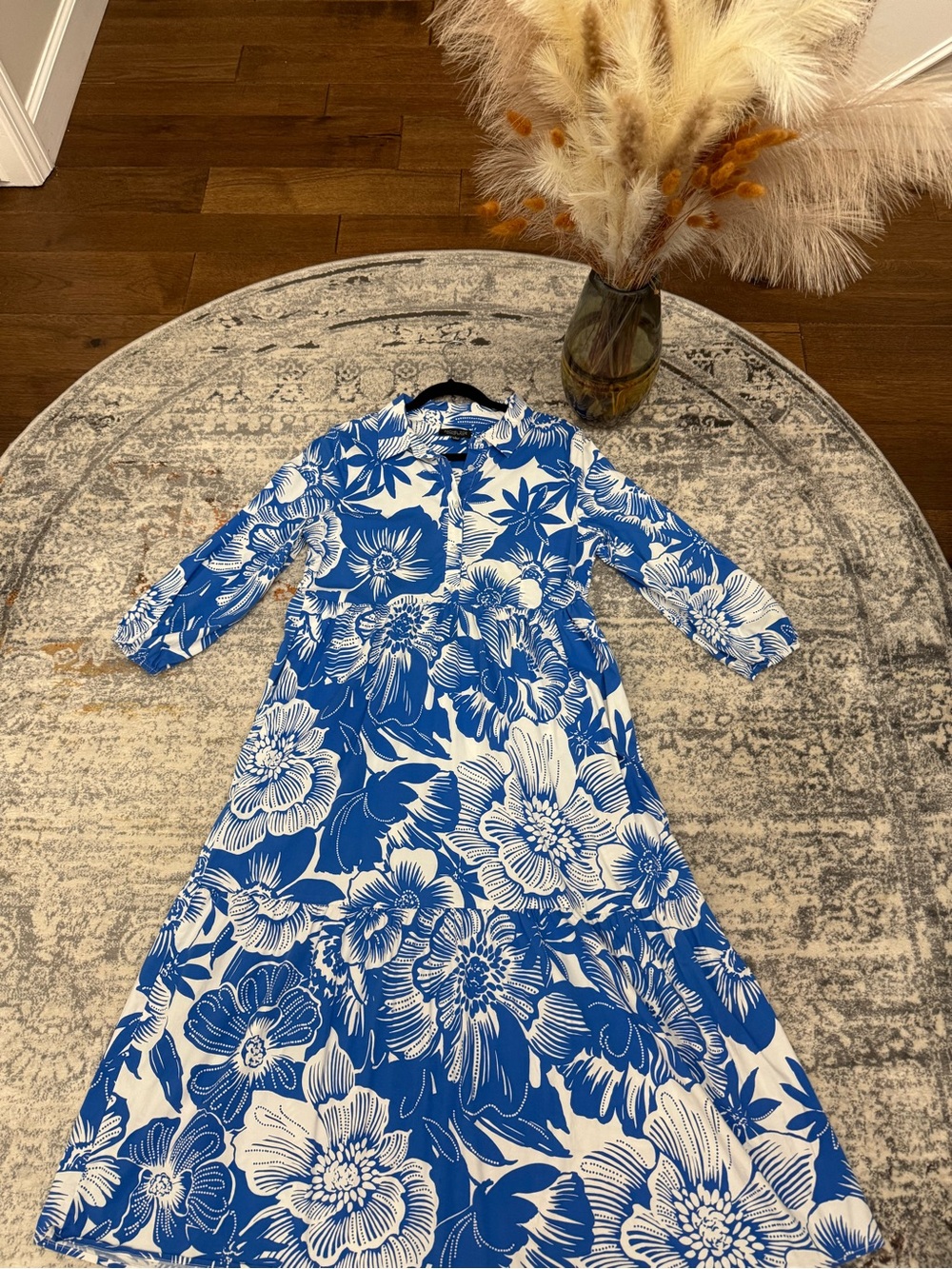 Rachel Zoe Blue & White Floral Maxi Dress It fits size M comfortably.